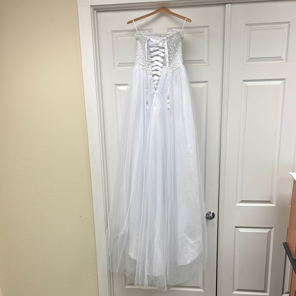 Elegant White Lace-Up Wedding Gown